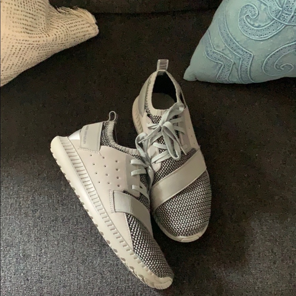 Under Armour tennis shoe